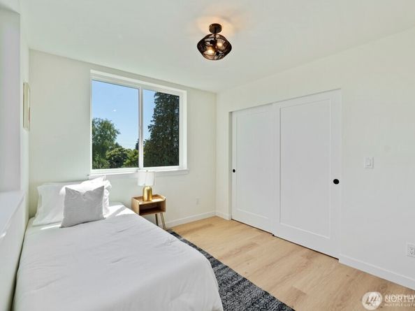 7739 15th Avenue NE C, Seattle WA 98115