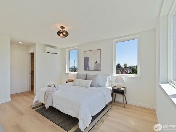 7739 15th Avenue NE C, Seattle WA 98115