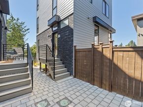 7739 15th Avenue NE C, Seattle WA 98115