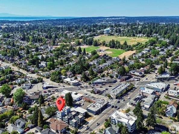 7739 15th Avenue NE C, Seattle WA 98115