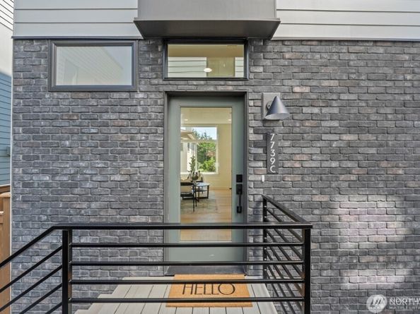 7739 15th Avenue NE C, Seattle WA 98115