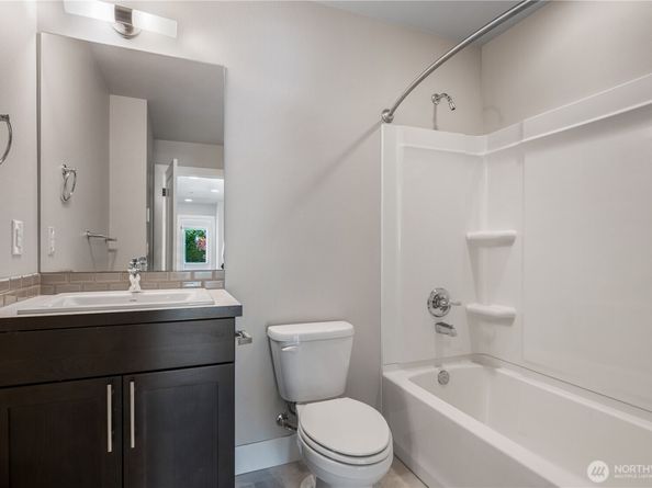 18440 10th Avenue NE, Shoreline WA 98155