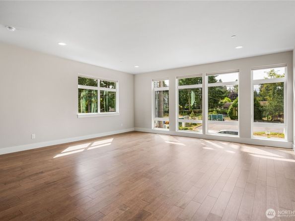 18440 10th Avenue NE, Shoreline WA 98155