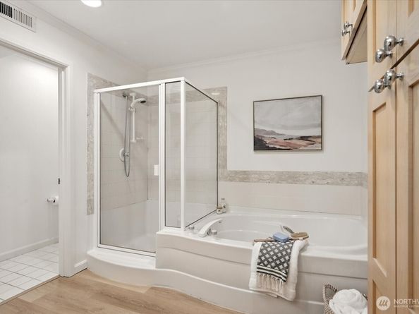 225 4th Avenue B302, Kirkland WA 98033