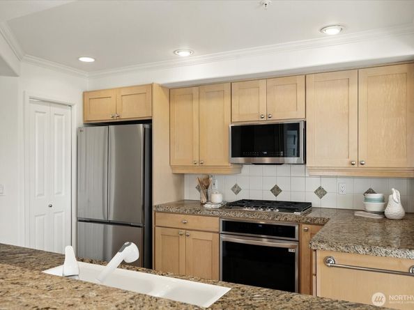 225 4th Avenue B302, Kirkland WA 98033