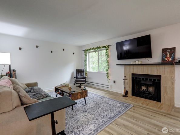 9806 28th Avenue SW A201, Seattle WA 98126