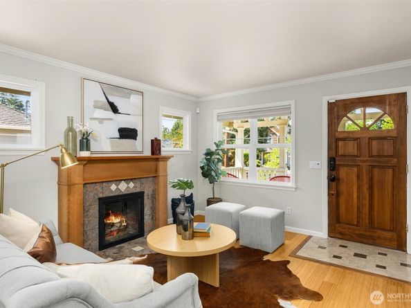 3222 39th Avenue SW, Seattle WA 98116