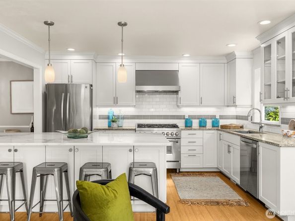 3222 39th Avenue SW, Seattle WA 98116