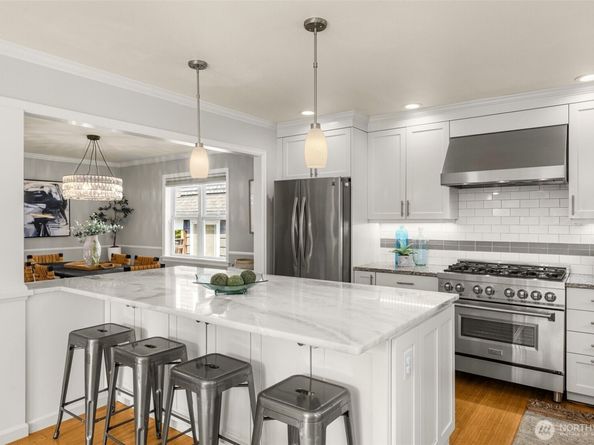 3222 39th Avenue SW, Seattle WA 98116