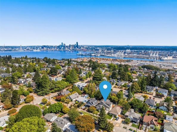 3222 39th Avenue SW, Seattle WA 98116