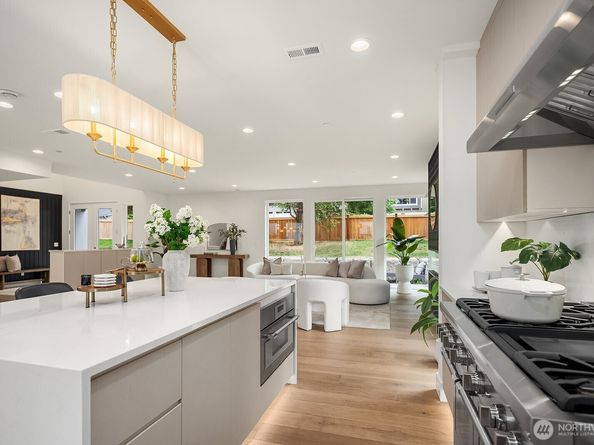3978 162nd Place SE, Bellevue WA 98006
