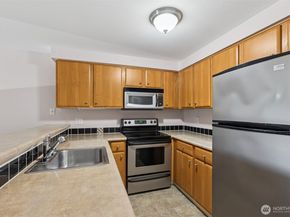 9200 Greenwood Avenue N 107, Seattle WA 98103