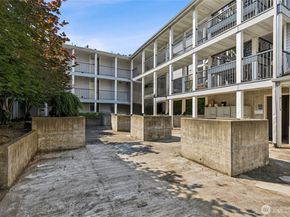 9200 Greenwood Avenue N 107, Seattle WA 98103