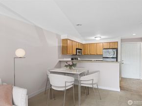 9200 Greenwood Avenue N 107, Seattle WA 98103