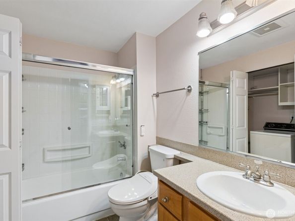9200 Greenwood Avenue N 107, Seattle WA 98103
