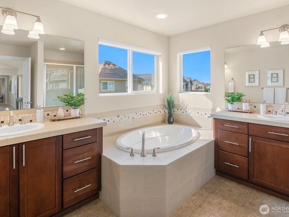 10449 Sheridan Cres NE, Redmond WA 98053
