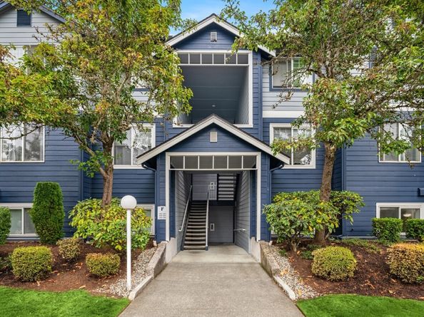 10825 SE 200th Street F103, Kent WA 98031