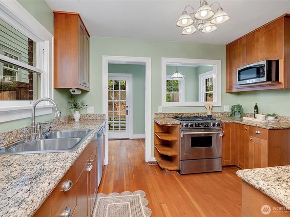923 33rd Avenue, Seattle WA 98122