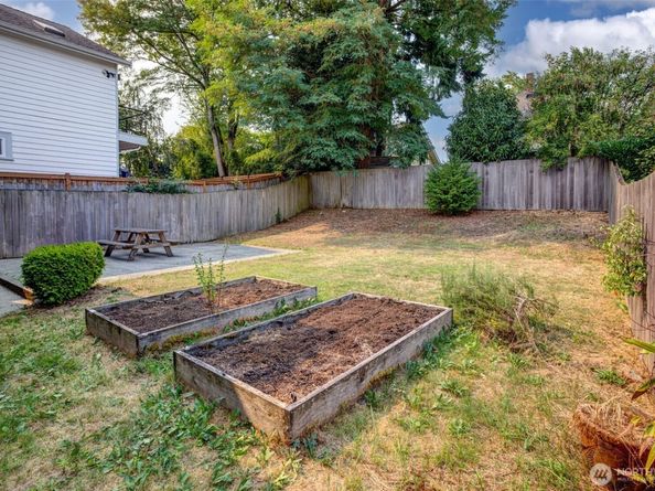 923 33rd Avenue, Seattle WA 98122