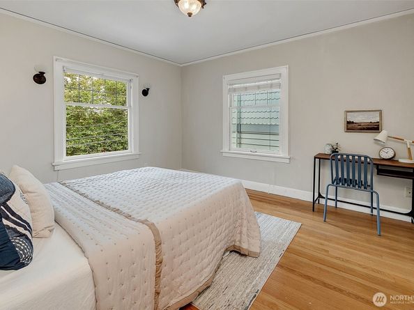 923 33rd Avenue, Seattle WA 98122