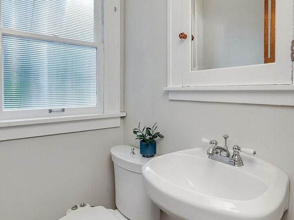 923 33rd Avenue, Seattle WA 98122