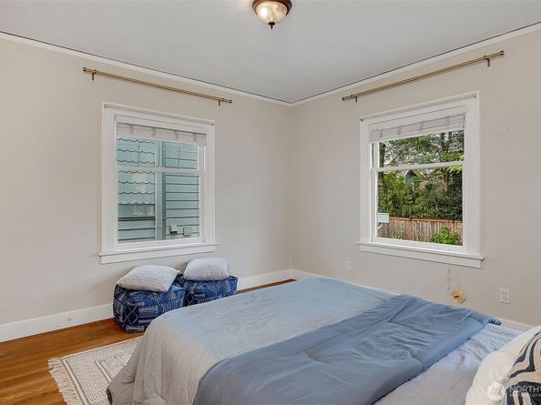 923 33rd Avenue, Seattle WA 98122