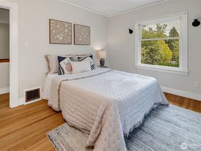 923 33rd Avenue, Seattle WA 98122