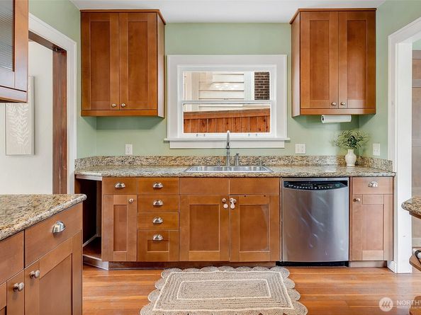 923 33rd Avenue, Seattle WA 98122