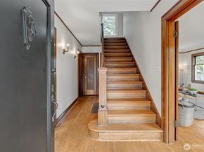 923 33rd Avenue, Seattle WA 98122