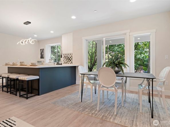955 103rd Avenue SE, Bellevue WA 98004