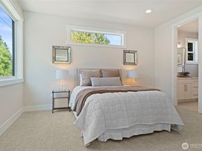 955 103rd Avenue SE, Bellevue WA 98004