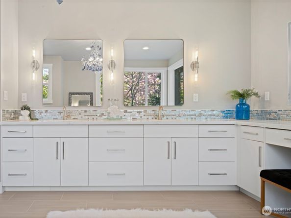 955 103rd Avenue SE, Bellevue WA 98004