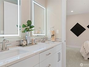 955 103rd Avenue SE, Bellevue WA 98004