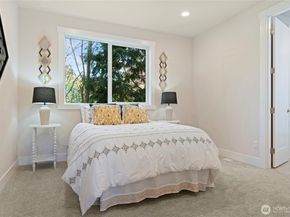 955 103rd Avenue SE, Bellevue WA 98004