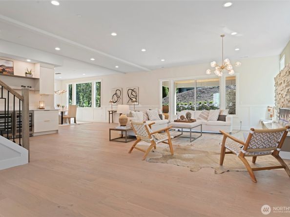 955 103rd Avenue SE, Bellevue WA 98004