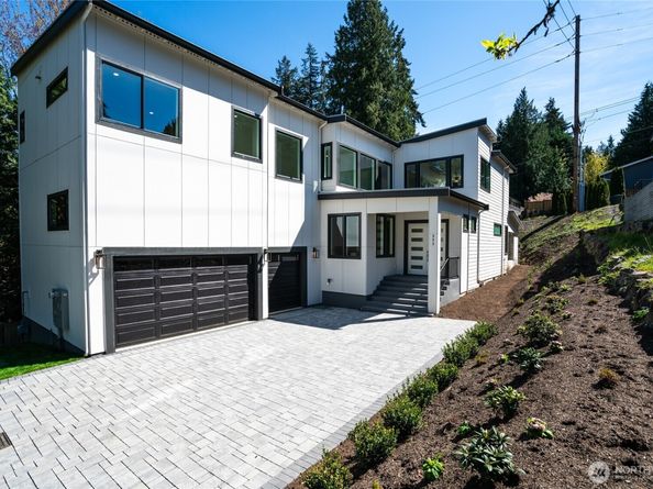 955 103rd Avenue SE, Bellevue WA 98004