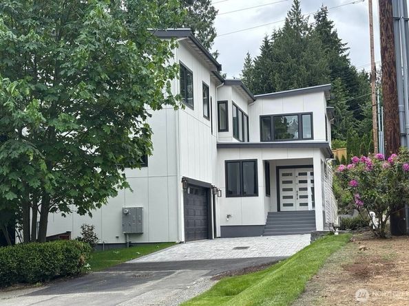 955 103rd Avenue SE, Bellevue WA 98004