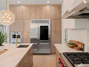 955 103rd Avenue SE, Bellevue WA 98004