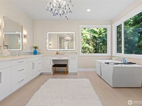 955 103rd Avenue SE, Bellevue WA 98004