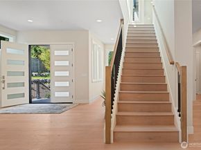 955 103rd Avenue SE, Bellevue WA 98004