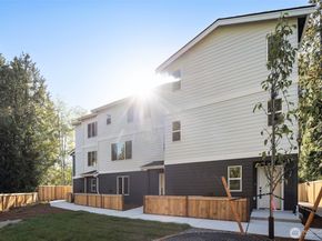 19505 Damson Road C1, Lynnwood WA 98036