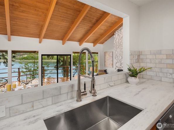 16357 Reitan Road NE, Bainbridge Island WA 98110