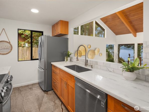 16357 Reitan Road NE, Bainbridge Island WA 98110