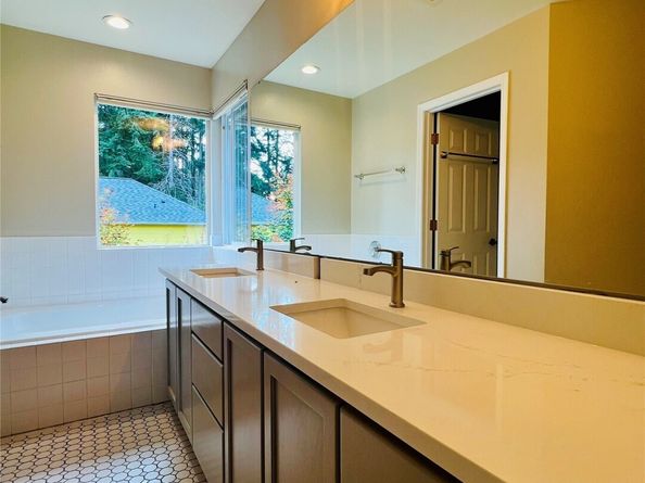 132 170th Place SE, Bothell WA 98012
