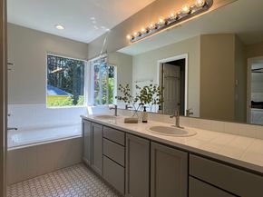132 170th Place SE, Bothell WA 98012