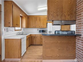 22223 10th Avenue S, Des Moines WA 98198