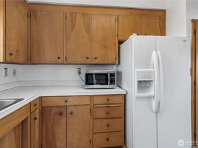 22223 10th Avenue S, Des Moines WA 98198