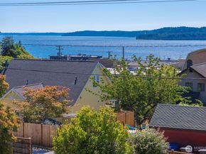22223 10th Avenue S, Des Moines WA 98198