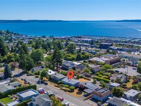 22223 10th Avenue S, Des Moines WA 98198