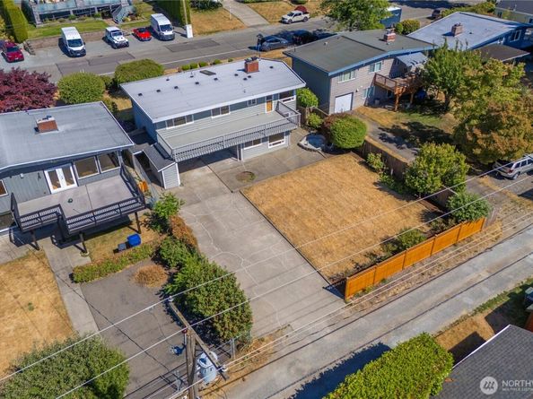 22223 10th Avenue S, Des Moines WA 98198